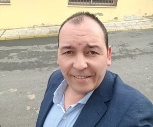 Tomás