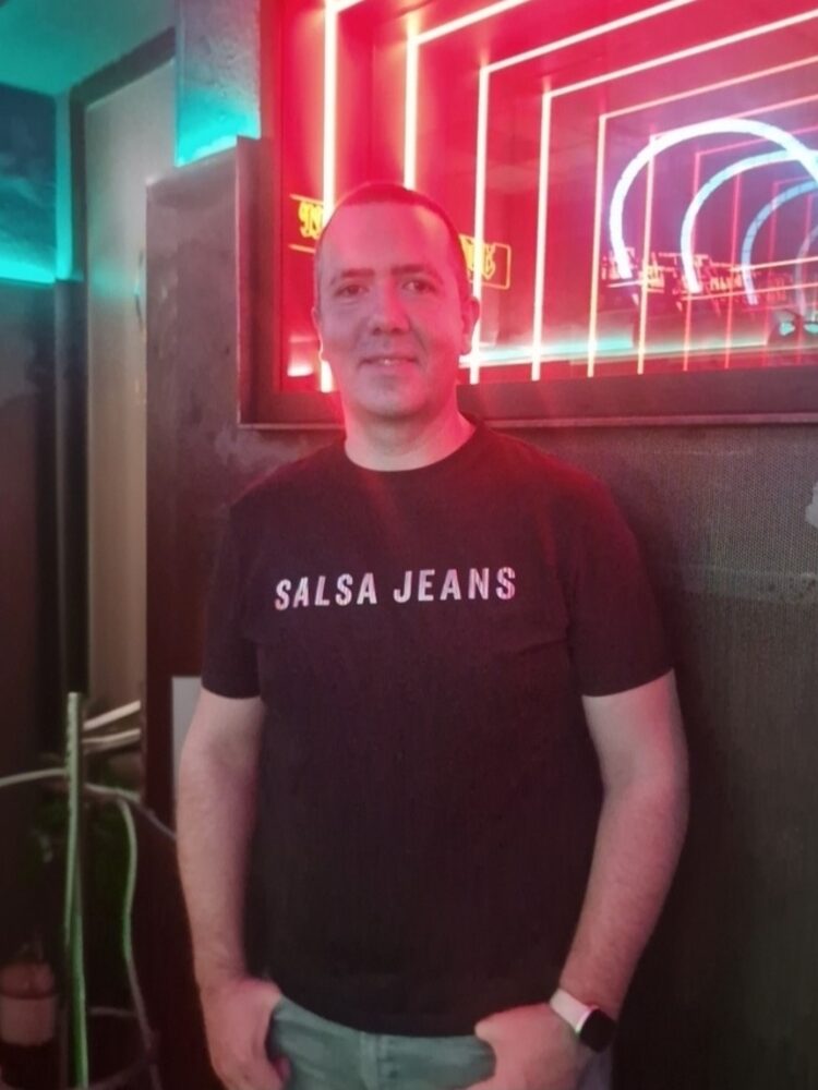 Foto de perfil de Adrian