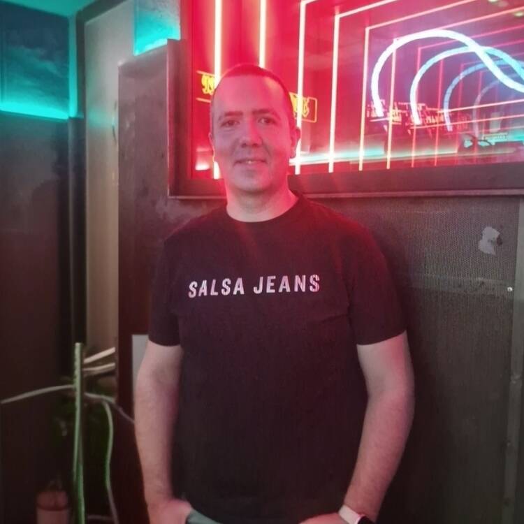 Foto de perfil de Adrian